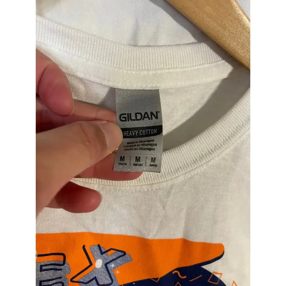 Gildan youth medium graphic tee